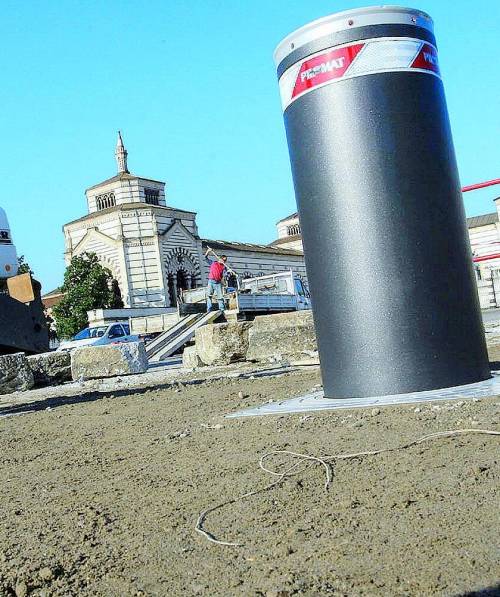 Cantieri ancora aperti e niente parcheggi: cimitero inaccessibile