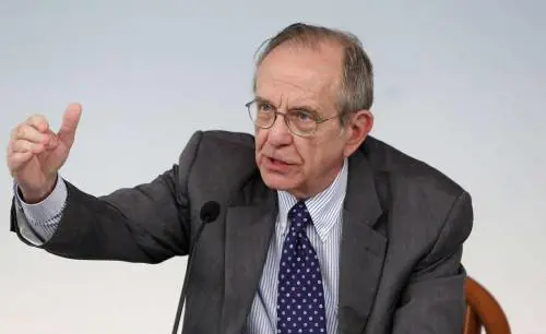 Padoan svela la manovra: via la Tasi agli inquilini. Doccia fredda Ocse sul Pil