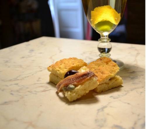 Focaccia con indivia marinata & martini sweet