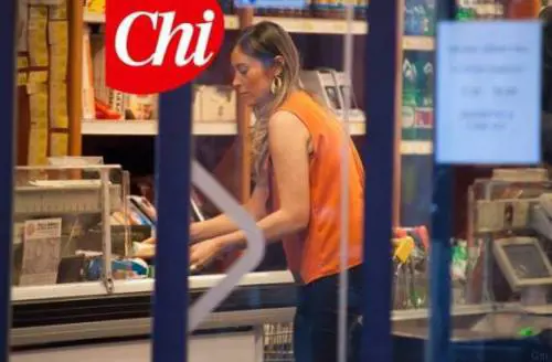 Maria Elena Boschi paparazzata al supermarket