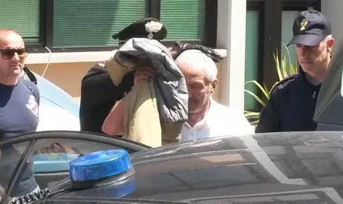 Spara ai vicini e fugge, sfiorata nuova strage ​in provincia di Napoli