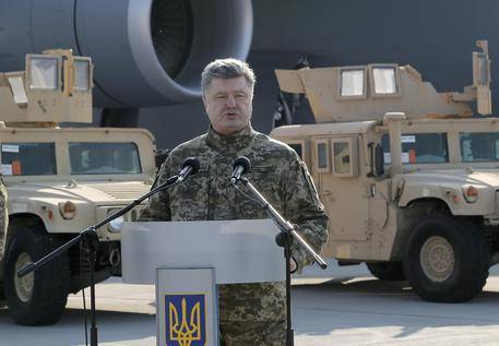 Poroshenko attacca: "È guerra vera con Mosca"