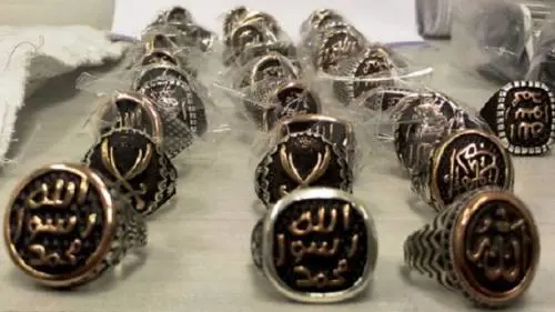 Anelli con lo stemma dell'Isis fermati in Israele. Erano diretti a Gaza