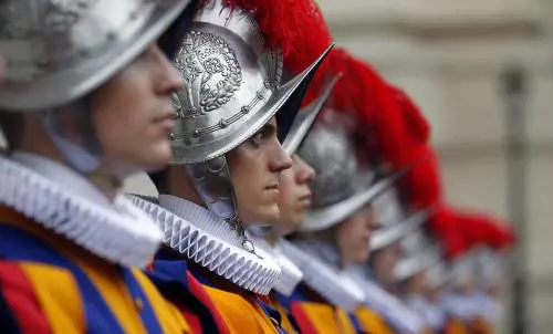 Nozze gay, il Vaticano: "Una sconfitta per l'umanità"