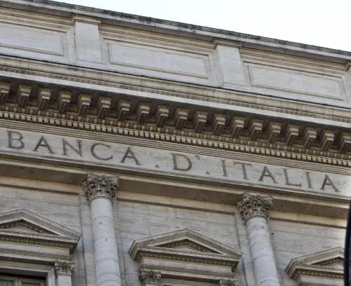 Bankitalia ora si sveglia: "No vendite agli sportelli"