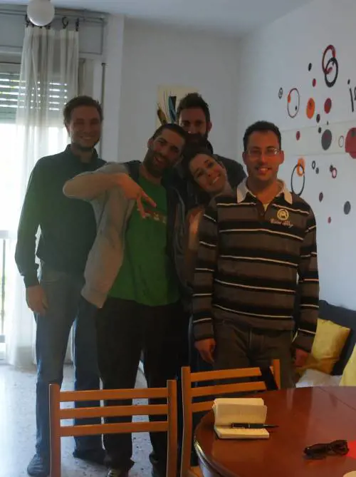 Un'associazione di ragazzi insegna ai disabili mentali a essere indipendenti
