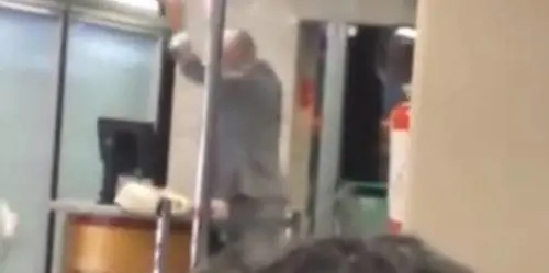 Dopo il video dello sbrocco al gate, Formigoni non si pente: "Ho agito da maschio"