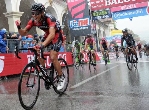 Giro: a Verbania il bis di Gilbert  Contador guadagna un altro minuto