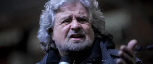 "Roma sommersa da topi e clandestini". Il Tweet scandalo di Grillo