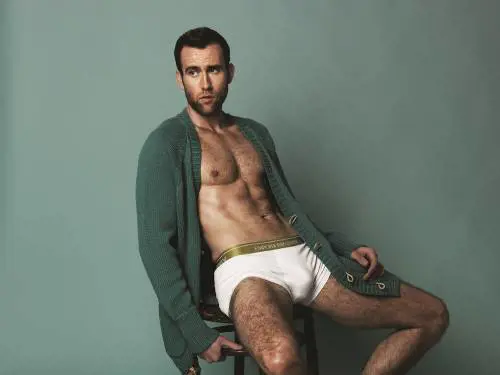 Da Harry Potter a sex symbol: Matthew Lewis si trasforma