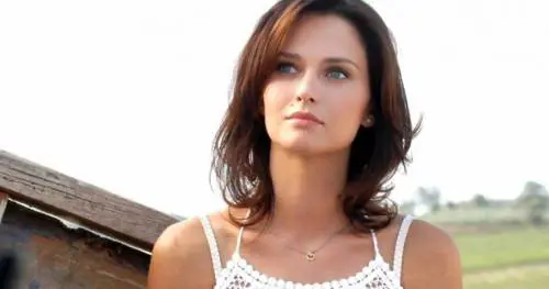 Tv, Anna Safroncik lascia "Le tre rose di Eva" e scoppia la polemica