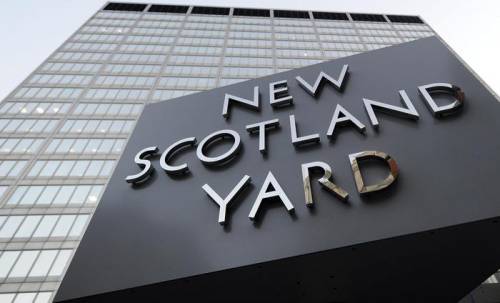 Gb, Scotland Yard: "Entrare nello spazio privato dei musulmani per fermare il radicalismo"