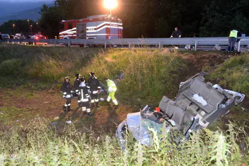 Tragedia in autostrada: morti quattro operai