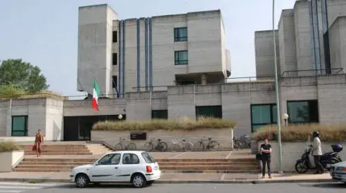 Tribunale di Lodi, donna tenta di accoltellare pm. Arrestata