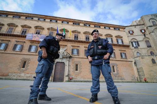 Ugl, la protesta dei poliziotti: "Trattati peggio dei profughi"