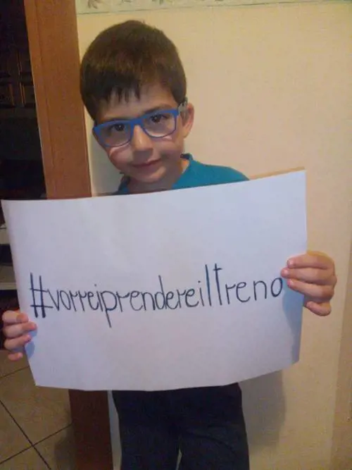 "Quel bambino è troppo lento": Bufera sull'agente della Polfer che fa perdere il treno a disabile