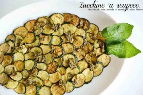 Ricetta delle zucchine 'a scapece marinate con menta e aceto di vino bianco 