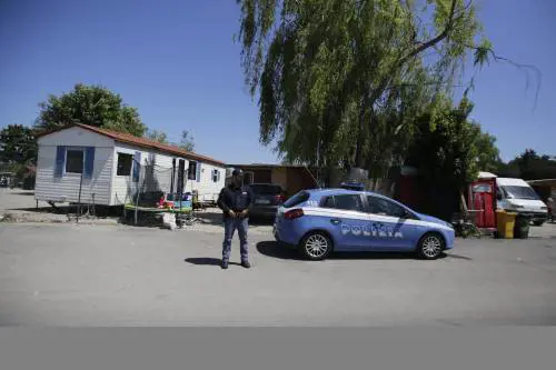 Rom si fingono preti e chiedono soldi per entrare in Chiesa