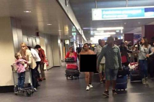 Fiumicino, spunta uomo nudo in aeroporto