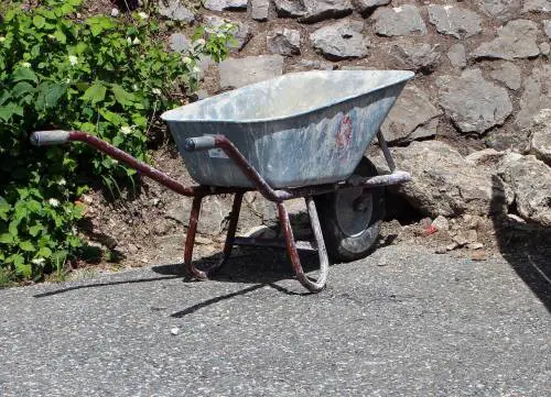 Multa per sosta vietata alla carriola