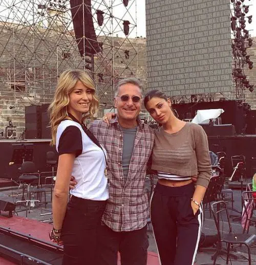 Belen Rodriguez ed Elena Santarelli, sexy coppia per Paolo Bonolis all'Arena di Verona