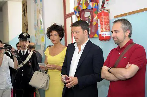 Agnese Renzi e quel look mozzafiato al seggio