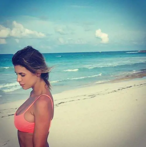 Elisabetta Canalis: "Aspetto una bambina, spero assomigli al papà"
