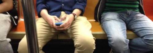 New York, seduti sccomposti in metropolitana? Ora si rischia il carcere