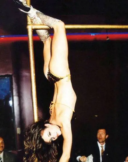Liz Hurley e un corpo da favola
