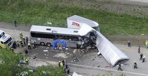 Usa, bus con turisti italiani si scontra con tir