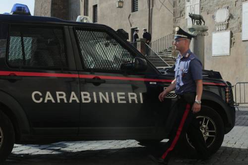Bologna, tunisino ruba moto sperona i carabinieri e poi li prende a calci e pugni