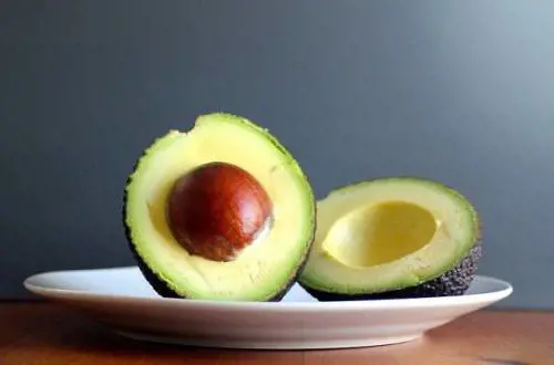 Come riconoscere se un avocado è maturo o acerbo? 