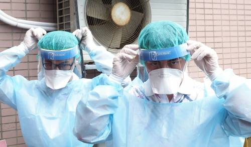 In quarantena 1.600 persone: il super virus Mers terrorizza Cina, Hong Kong e Sud Corea 