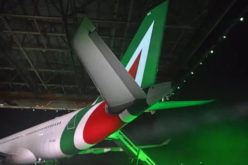 Alitalia, giallo sulla nuova livrea dal nero filo-arabo nel Tricolore