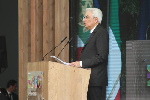 Mattarella: "Gli immigrati vanno accolti"