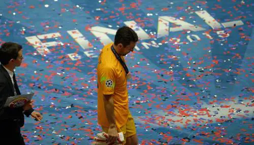 Buffon si perde davanti ai microfoni: clamorosa gaffe su un avverbio