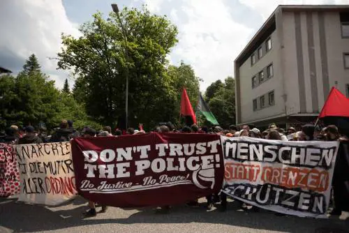 Proteste anti G7: blocco strade e binari