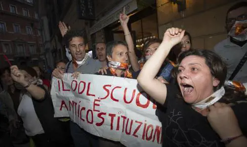 Le contestazioni davanti al Pd