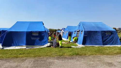 Nel campo profughi si ribellano: "Non vogliamo il riso freddo"