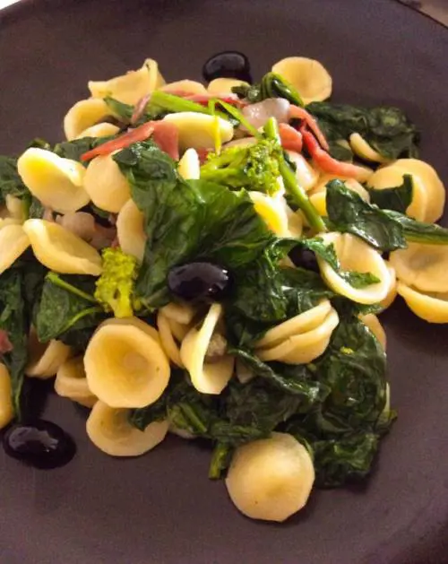 Orecchiette cime di rapa, speck, capperi e olive