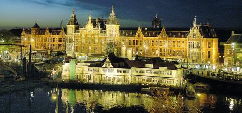 Alla riscoperta di Amsterdam tra mostre e canali