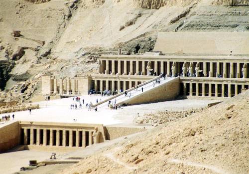 Il tempio della regina Hatshepsut, luogo della strage del 1997 (Wikipedia)