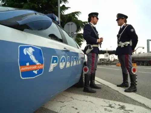 Udine, alla guida senza patente e con 4 kg di marijuana