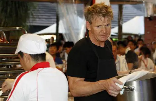 Il ragazzo nano escluso dal corso di cucina? Ora lo assume Gordon Ramsay