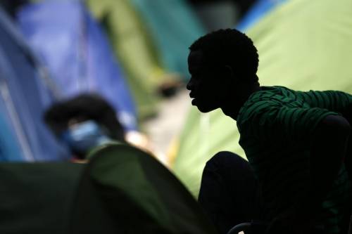 Biella, profughi aggrediscono una pattuglia della Guardia di Finanza
