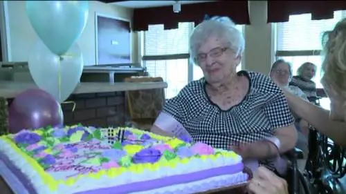 La ricetta della nonna per superare i 100 anni: bere alcool ogni giorno