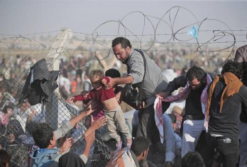 Francia e Gran Bretagna pensano ad attacchi aerei contro l'Isis in Siria