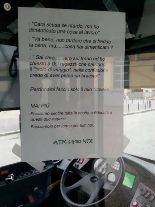 Milano, il cartello di solidarietà ai controllori aggrediti col machete