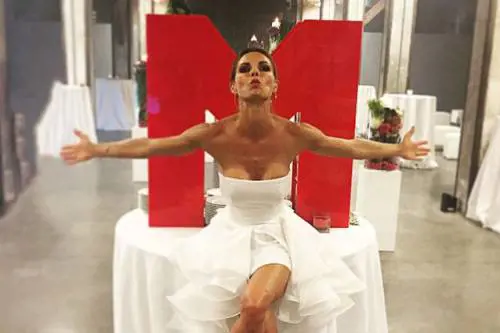 Martina Colombari “risposa” Costacurta, abito bianco dopo 11 anni di nozze