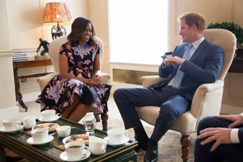 Il cattivo gusto del principe Harry con Michelle Obama